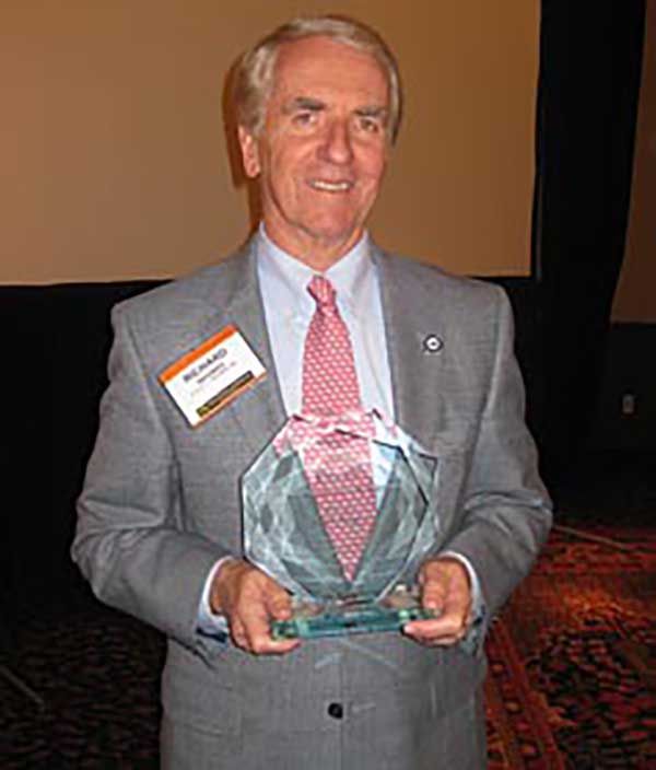 Rich Wagman accepts PHIA Award